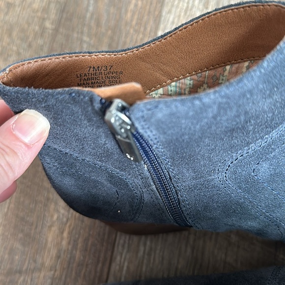 Lucky Brand Brolley Ankle Boot / Booties Navy leather zip boots. - Picture 15 of 15